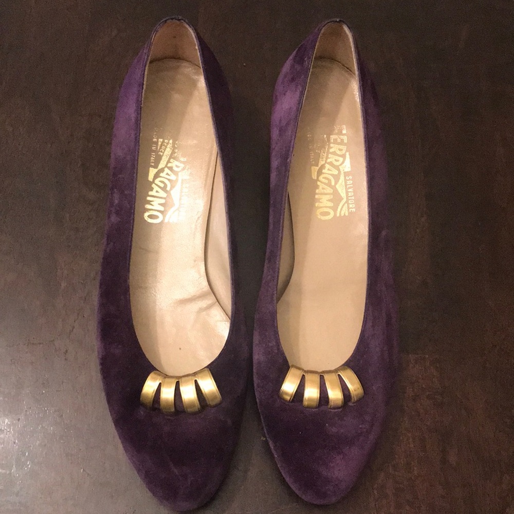 Ferragamo suede purple low heel shoe